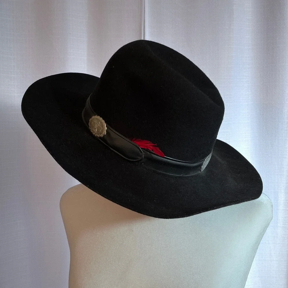 Madhatters gunslinger cowboy